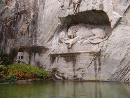 Esculturas hechas en montañas, las más famosas